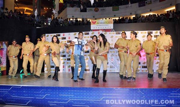Gallery: Dabangg 2 premiere: Salman Khan, Aamir Khan and Sonakshi Sinha spotted on the red carpet Salman Khan