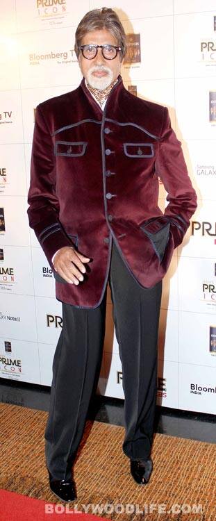 Gallery: Priyanka Chopra and Anushka Sharma present Amitabh Bachchan with India's Prime Icon 2012 award Amitabh Bachchan