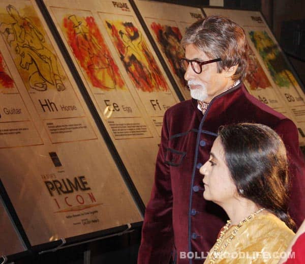 Gallery: Priyanka Chopra and Anushka Sharma present Amitabh Bachchan with India's Prime Icon 2012 award Amitabh Bachchan and Bhawana Somaaya