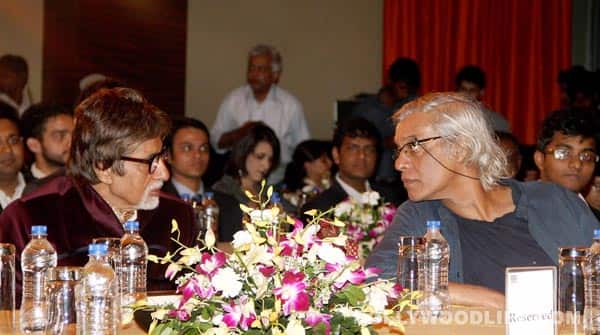 Gallery: Priyanka Chopra and Anushka Sharma present Amitabh Bachchan with India's Prime Icon 2012 award Amitabh Bachchan and Sudhir Mishra