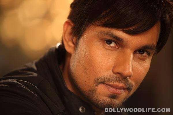 Gallery: Murder 3 stills: Randeep Hooda, Sara Loren and Aditi Rao Hydari are a sizzling hot threesome!