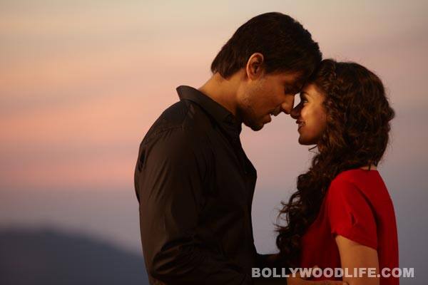 Gallery: Murder 3 stills: Randeep Hooda, Sara Loren and Aditi Rao Hydari are a sizzling hot threesome!