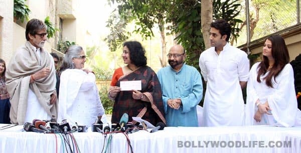 Amitabh-bachchan-Jaya-Bachchan-Abhishek-Bachchan-Aishwarya-Rai-Bachchan