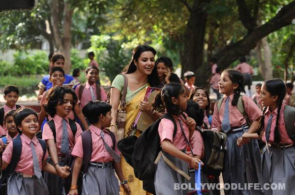 Ethir Neechal first look: Sivakarthikeyan looks totally in love with Priya Anand!