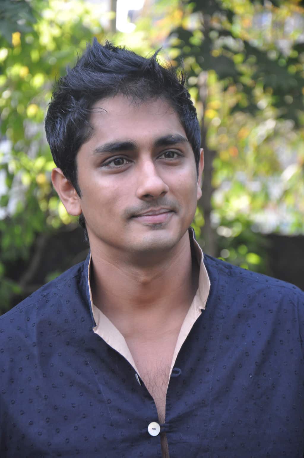 What is the story of Siddharth’s Theeya Velai Seyyanum Kumaru?