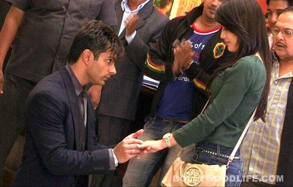 Qubool Hai: Asad proposes to Zoya at the airport - how filmi!