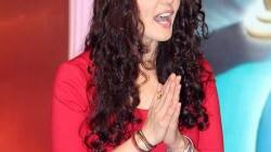 Preity Zinta loses her cool at the airline staff after she misses her flight