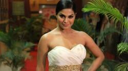 Veena Malik tries too hard to look classy!: View pics