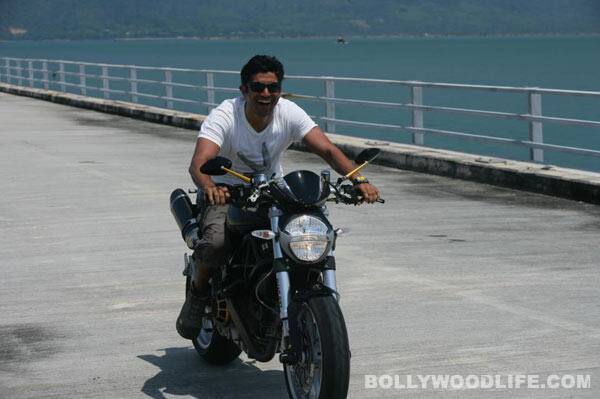 farhan-akhtar-bike040613