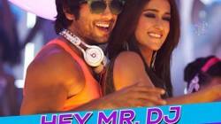 Phata Poster Nikla Hero song Lets go bananas