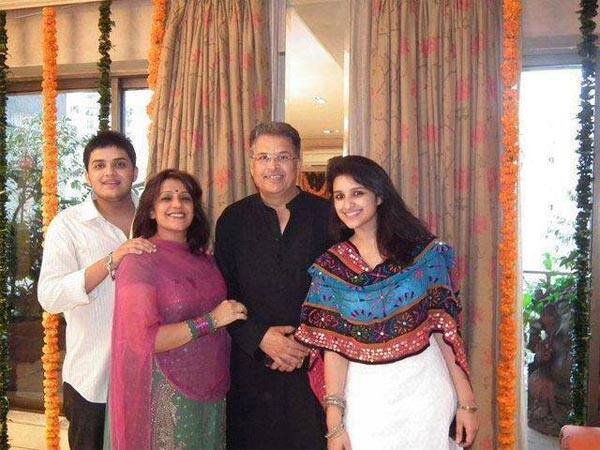 Parineeti-Chopra-with-family