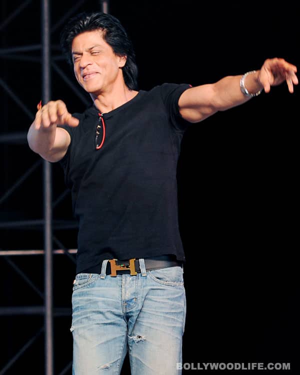Who does Shahrukh Khan want a hug from – Priyanka Chopra or Deepika Padukone? Who does Shahrukh Khan want a hug from – Priyanka Chopra or Deepika Padukone?