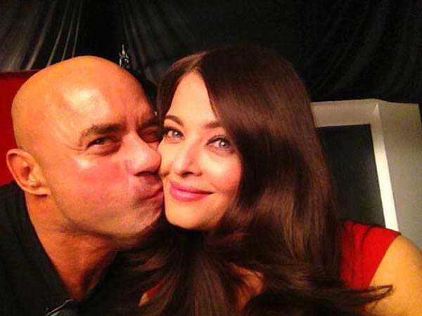 Aishwarya-Rai-gets-a-kiss-on-the-cheek-from-director-Jim-Sonzero