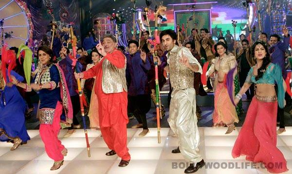 Neetu Singh, Rishi Kapoor, Ranbir Kapoor and Pallavi Sharda Neetu Singh, Rishi Kapoor, Ranbir Kapoor and Pallavi Sharda