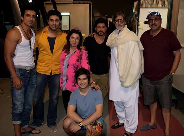 Amitabh Bachchan bonds with Shahrukh Khan Amitabh Bachchan bonds with Shahrukh Khan