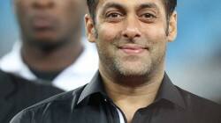Salman Khan to reunite with family!