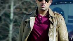 Abhishek Bachchan performing auto rickshaw stunt in Dhoom:3
