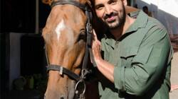 John Abraham pledges support for Victoria carriages