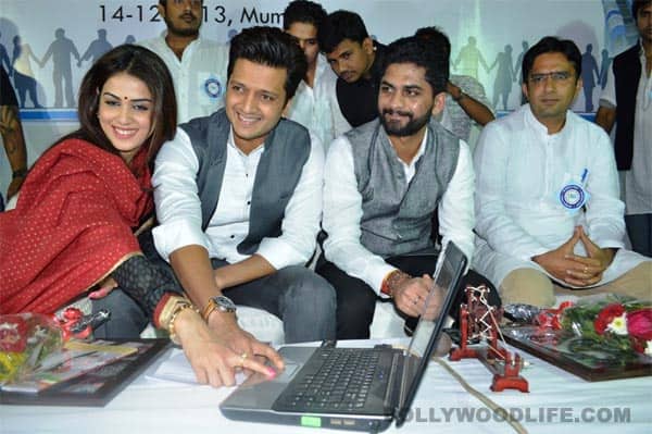 Reteish Deshmukh and Genelia D'Souza ask students to help with Congress Manifesto Reteish Deshmukh and Genelia D'Souza ask students to help with Congress Manifesto