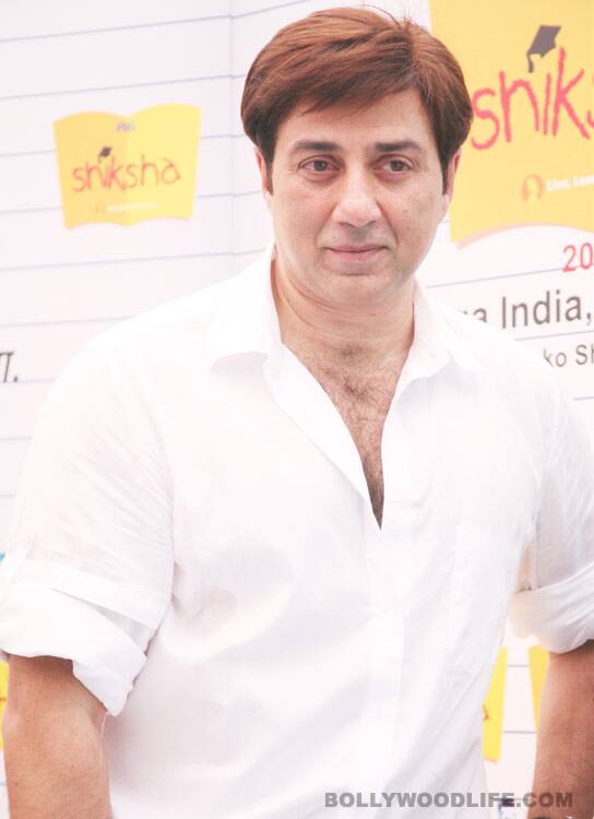 Why did Sunny Deol get emotional while watching Sholay 3D? Why did Sunny Deol get emotional while watching Sholay 3D?