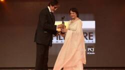 Amitabh Bachchan presents Lifetime Achievement award to Tanuja