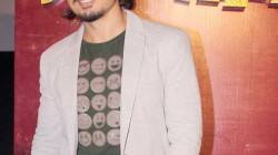 Ali Zafar continues shooting for Kill Dill despite injury!