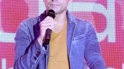 Who is Farhan Akhtar’s favourite singer?