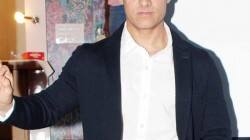 Why does Aamir Khan want to spend time with female journalists?
