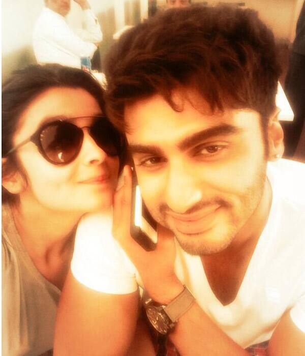 After Salman Khan and Jacqueline Fernandez, Alia Bhatt and Arjun Kapoor pose for a selfie! After Salman Khan and Jacqueline Fernandez, Alia Bhatt and Arjun Kapoor pose for a selfie!