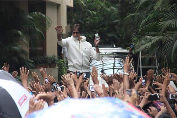 Was Amitabh Bachchan troubled by an unruly mob? Was Amitabh Bachchan troubled by an unruly mob?