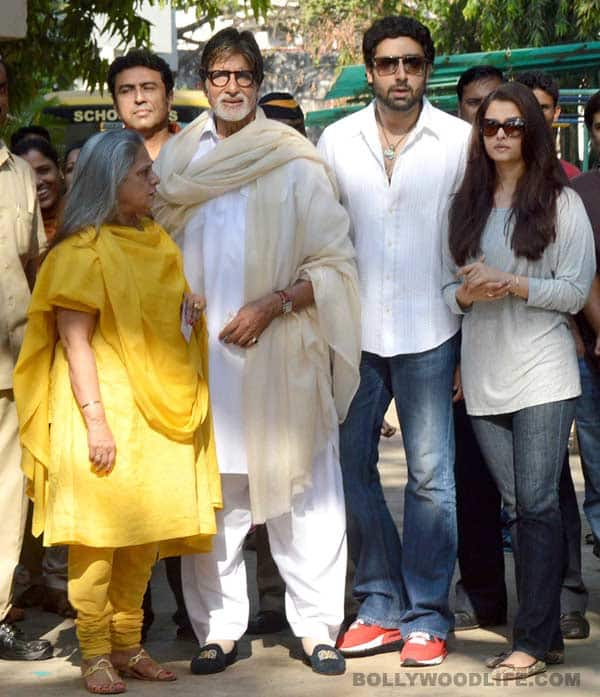 Amitabh-Bachchan-Jaya-Bachchan-Abhishek-Bachchan-Aishwarya-Ray-Bachchan-3-250414