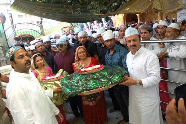 Diya Aur Baati Hum: Bhabho and Emily visit Ajmer Dargah to pray for Sandhya’s safety Diya Aur Baati Hum: Bhabho and Emily visit Ajmer Dargah to pray for Sandhya’s safety