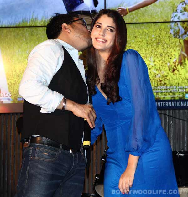 Mika-Singh-and-Izabelle-Leite