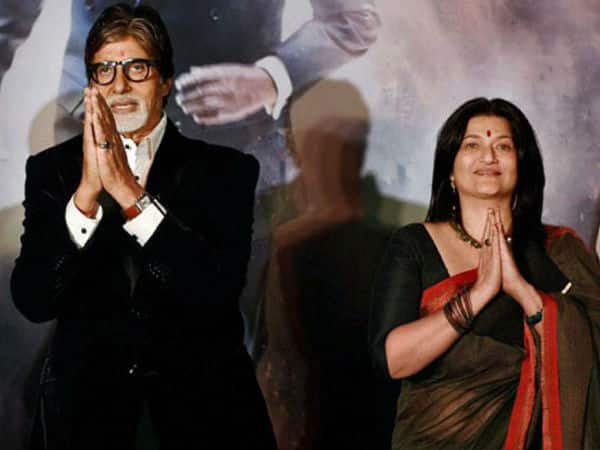 Amitabh Bachchan plays a prank on Sarika Amitabh Bachchan plays a prank on Sarika