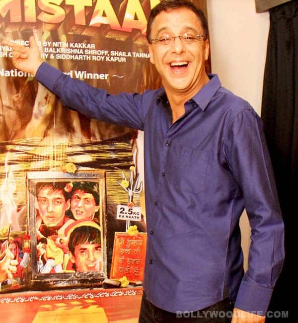 Vidhu Vinod Chopra offers to take Filmistaan crew on a holiday! Vidhu Vinod Chopra offers to take Filmistaan crew on a holiday!