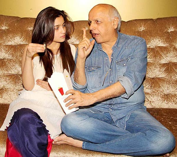 Does Alia Bhatt not feel close to Mahesh Bhatt anymore? Does Alia Bhatt not feel close to Mahesh Bhatt anymore?