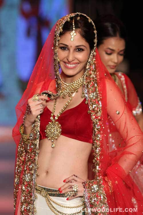 Pooja-chopra-[3)