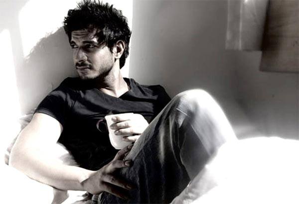 Aamir Khan gives Tahir Bhasin a sleepless night Aamir Khan gives Tahir Bhasin a sleepless night