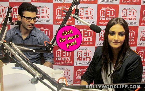 Teaser-Khoobsurat-film-actors-Fawad-Khan-and-Sonam-Kapoor-at-93.5-Red-FM-studio