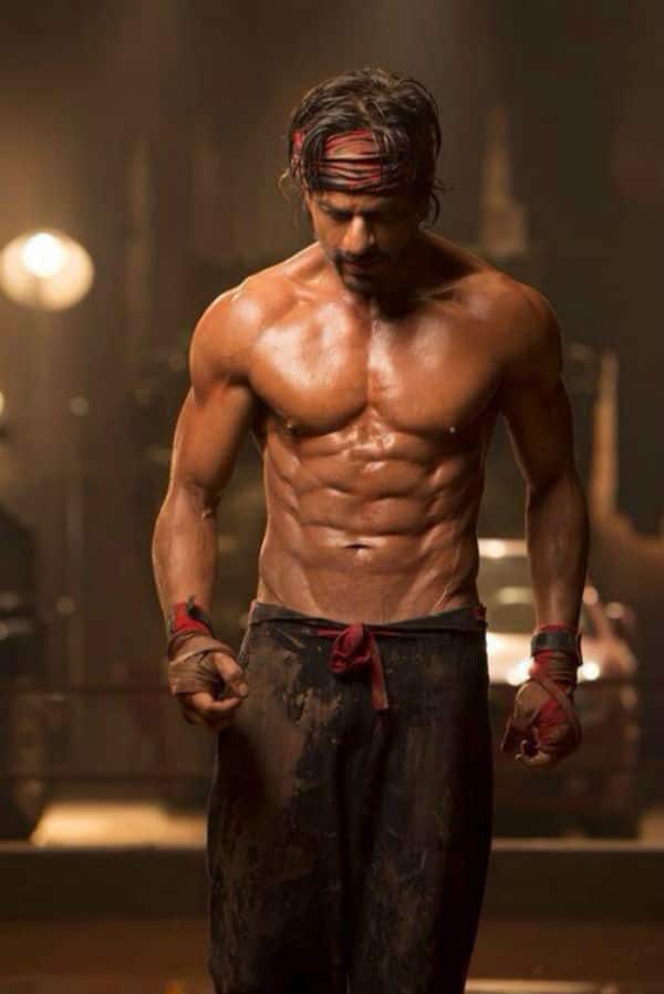 Revealed Shah Rukh Khans Hot And Sexy Eight Pack Abs For Happy New Year