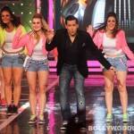 Bigg-Boss-8-Weekend-Ka-Vaar-With-Salman-Khan-and-the-Cast-of-Kill-Dill-(12)