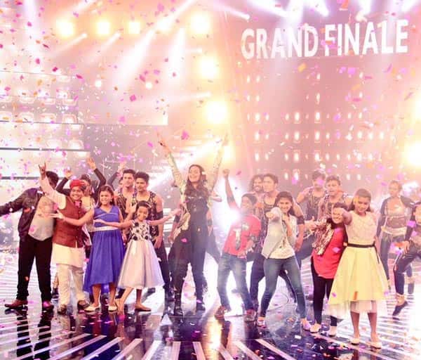 Indian Idol Junior: Sonakshi Sinha has surprise visitors in the finale episode today – view pics!