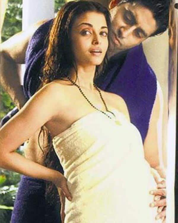 Hey Kareena, why so shy? Anushka Sharma and Deepika ...