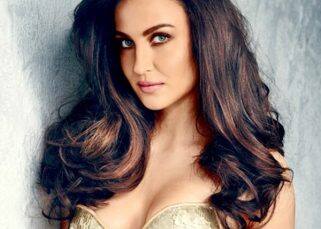 Elli Avram misses the train - takes up the Beat Pe Booty challenge late! Elli Avram misses the train - takes up the Beat Pe Booty challenge late!