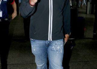 Why is Fardeen Khan looking so pissed with the photographers? Why is Fardeen Khan looking so pissed with the photographers?