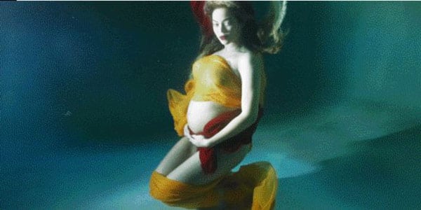 Pregnant Beyonce Goes Naked For An Underwater Photoshoot