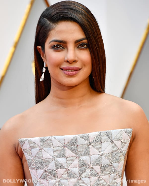 http://st1.bollywoodlife.com/wp-content/uploads/2017/02/Priyanka-Chopra-at-Oscars-2017-3.jpg