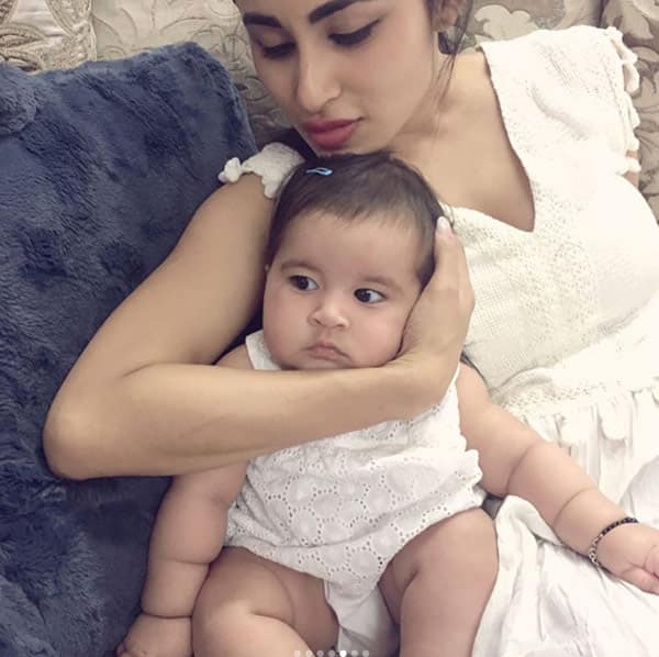 Even Karanvir Bohra's daughters couldn't resist Naagin 2 actress Mouni