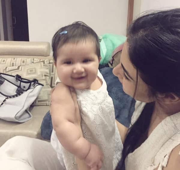 Even Karanvir Bohra's daughters couldn't resist Naagin 2 actress Mouni