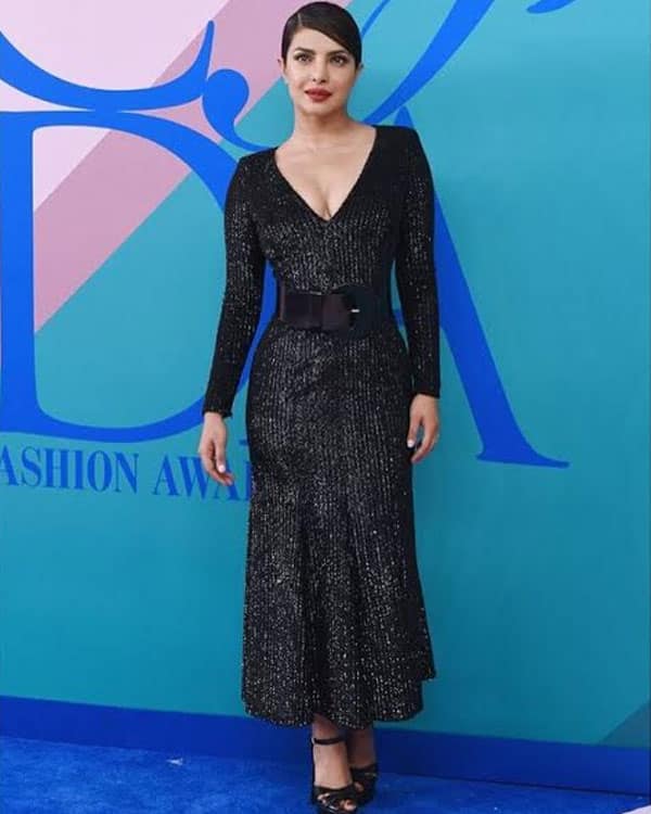 Priyanka Chopra looks every bit hot in this slinky dress!